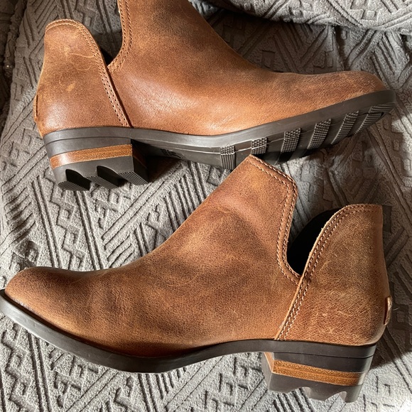 Sorel Lolla ll Cut Out Ankle Bootie - Picture 4 of 11